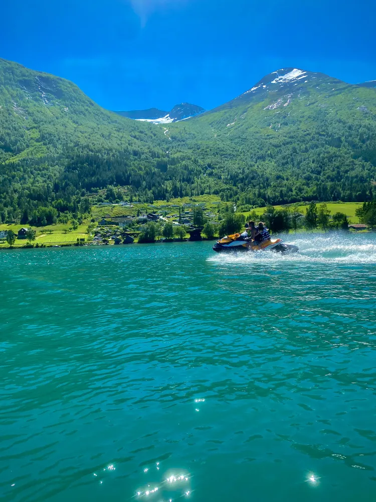 Vannscooter på Strynsvatnet